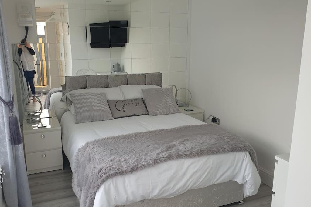 Near Liverpool Double Bedroom Hideaway Wirral Kültér fotó