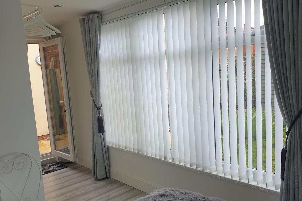 Near Liverpool Double Bedroom Hideaway Wirral Kültér fotó